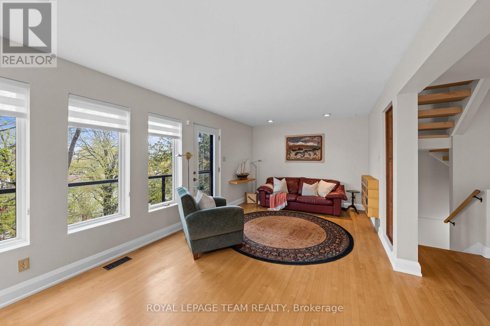 1965 Bromley Road, Ottawa, ON - Indoor Photo Showing Living Room