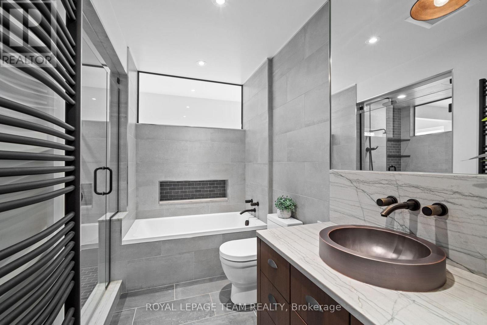 1965 Bromley Road, Ottawa, ON - Indoor Photo Showing Bathroom