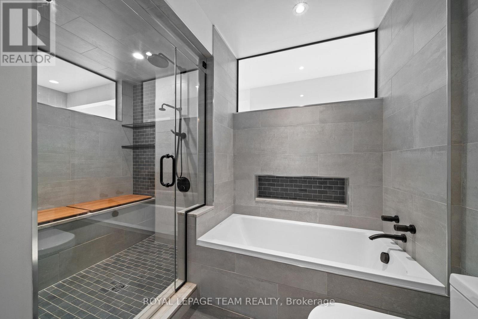 1965 Bromley Road, Ottawa, ON - Indoor Photo Showing Bathroom