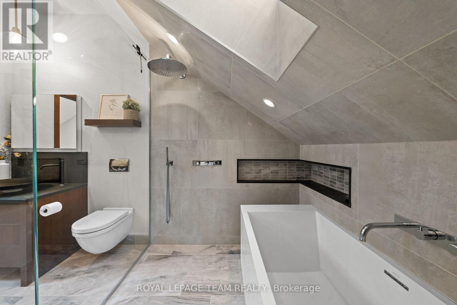 1965 Bromley Road, Ottawa, ON - Indoor Photo Showing Bathroom