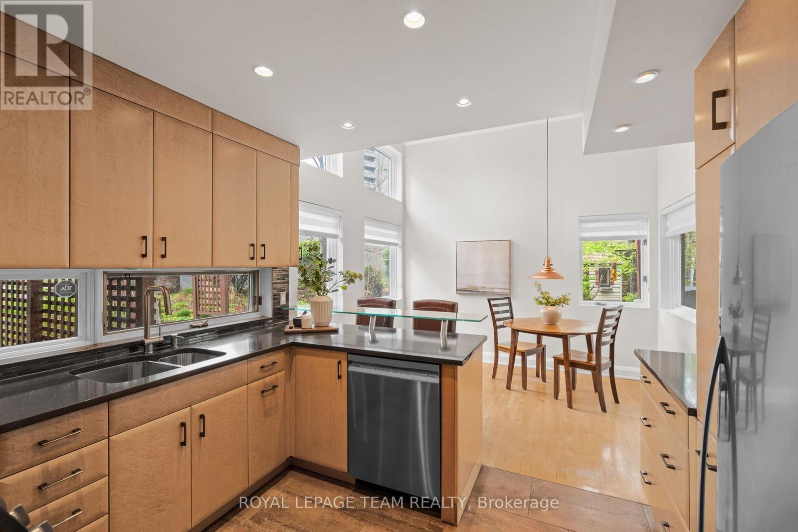 1965 Bromley Road, Ottawa, ON - Indoor Photo Showing Kitchen With Double Sink