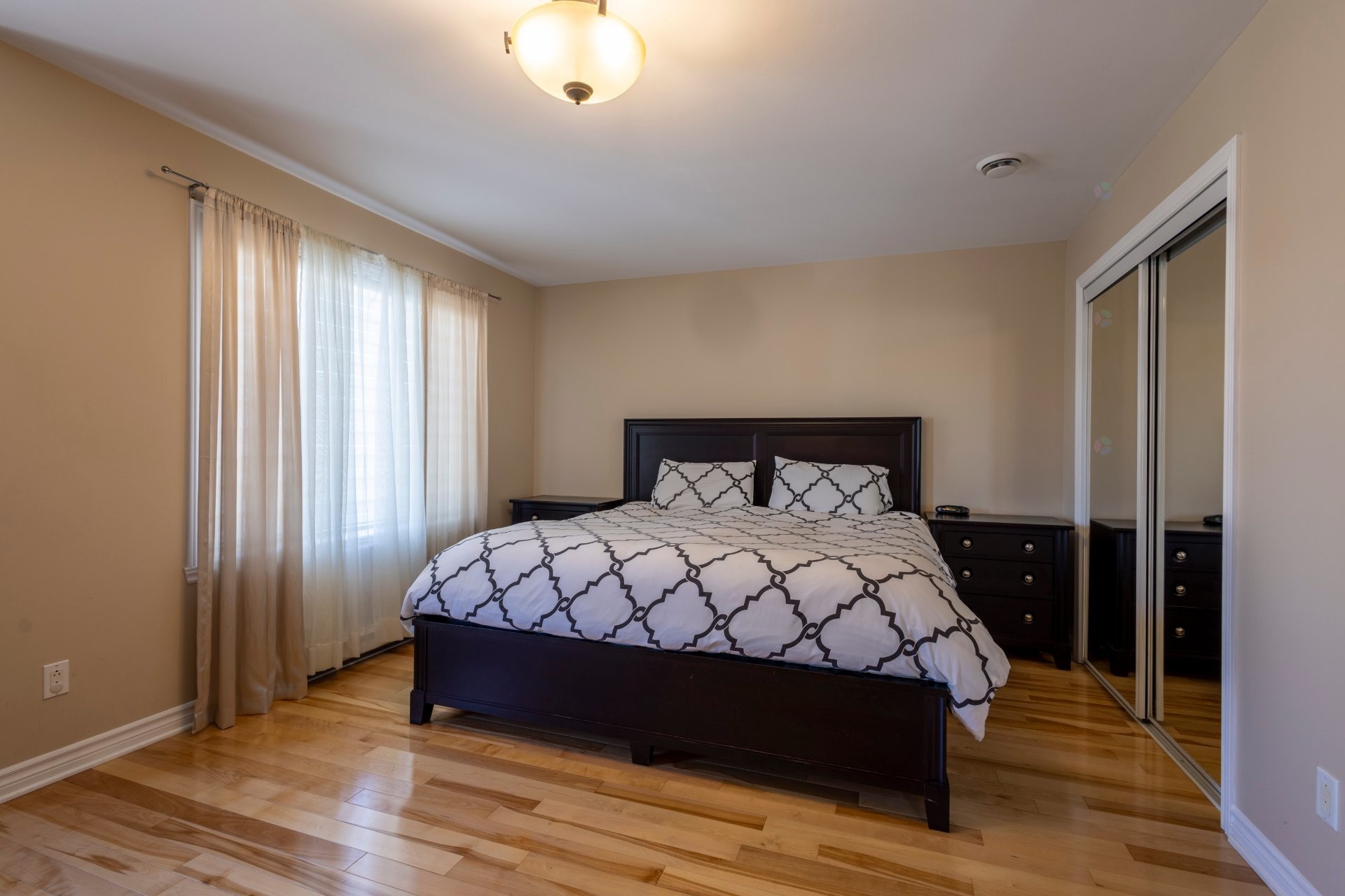 Chambre à coucher principale - 12268 Rue Marcelle-Gauvreau, Montréal (Rivière-Des-Prairies/Pointe-Aux-Trembles), QC - Indoor Photo Showing Bedroom