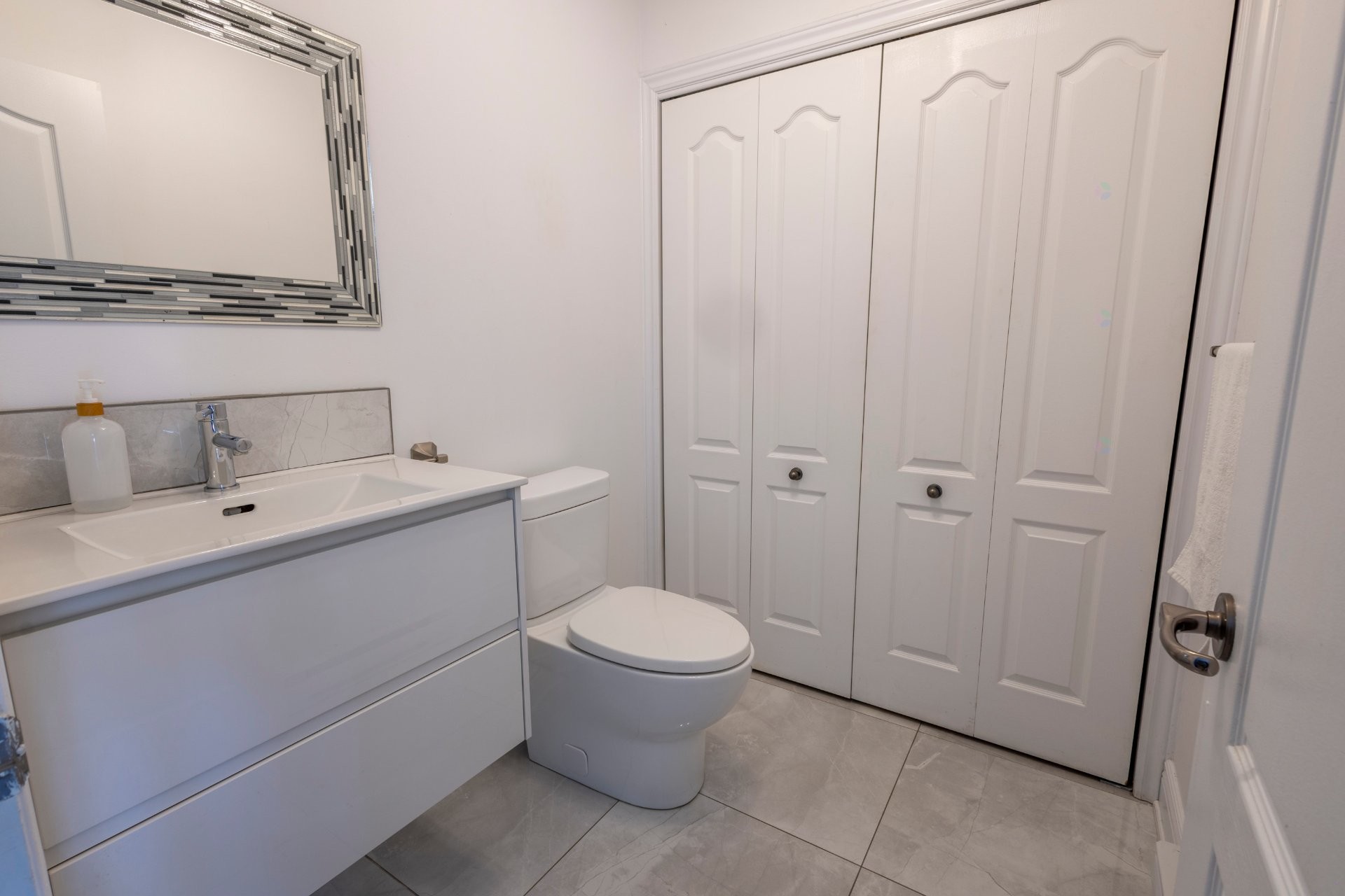 Salle d'eau - 12268 Rue Marcelle-Gauvreau, Montréal (Rivière-Des-Prairies/Pointe-Aux-Trembles), QC - Indoor Photo Showing Bathroom