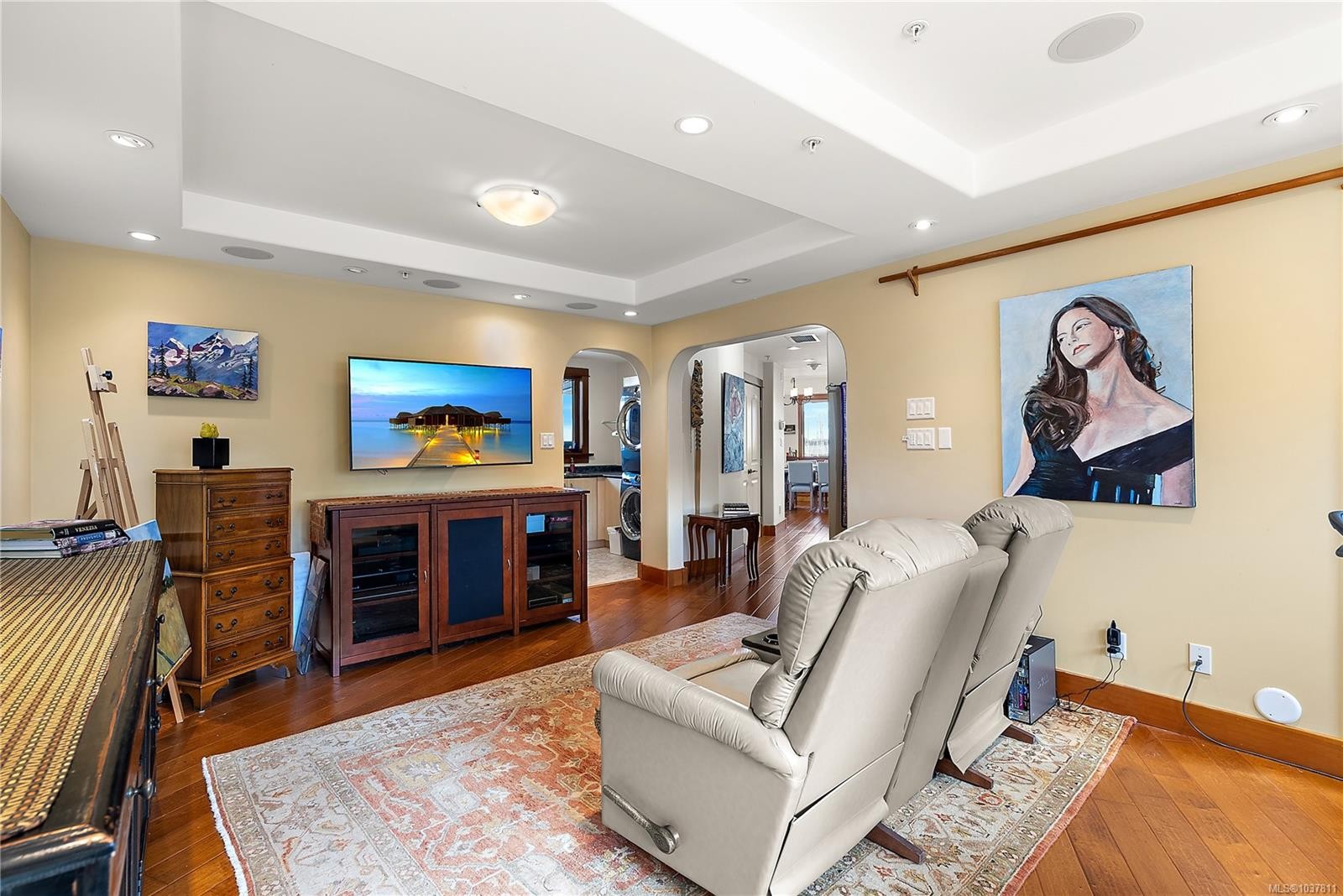 101-9949 Third St, Sidney, BC - Indoor