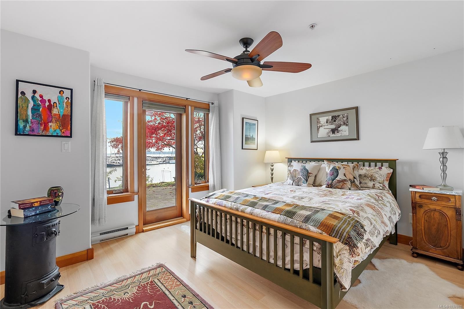 101-9949 Third St, Sidney, BC - Indoor Photo Showing Bedroom
