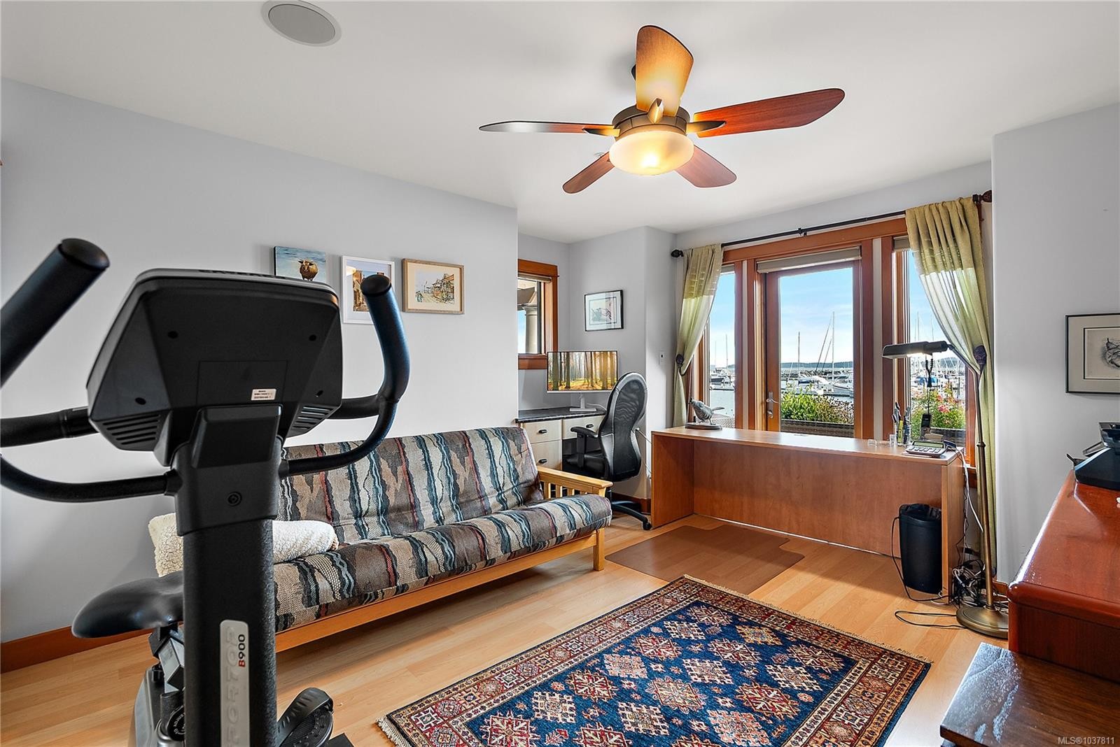 101-9949 Third St, Sidney, BC - Indoor