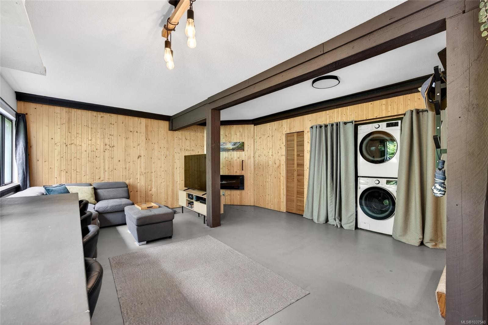 300 Walkers Hook Rd, Salt Spring, BC