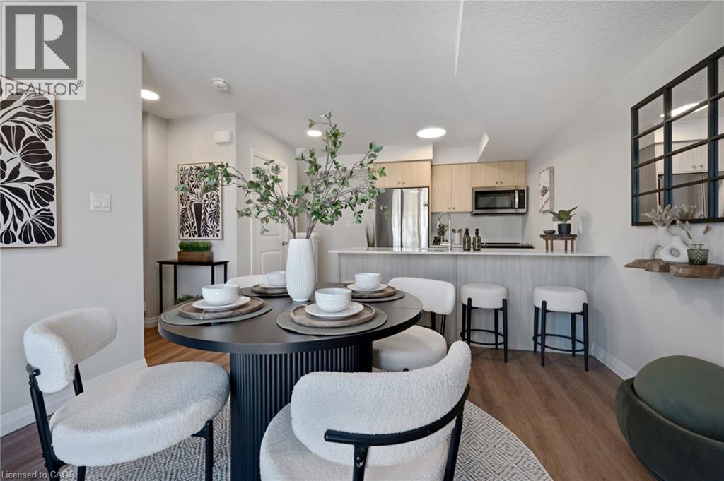 410 Northfield Drive W Unit# E11, Waterloo, ON - Indoor Photo Showing Dining Room