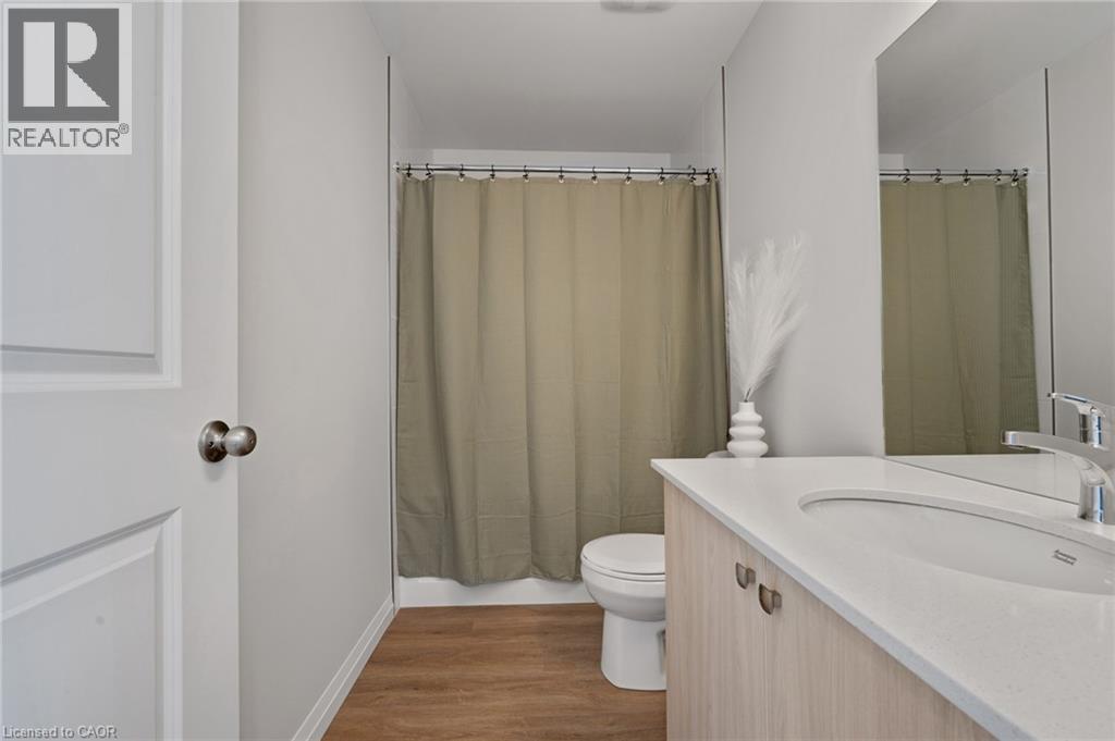410 Northfield Drive W Unit# E11, Waterloo, ON - Indoor Photo Showing Bathroom