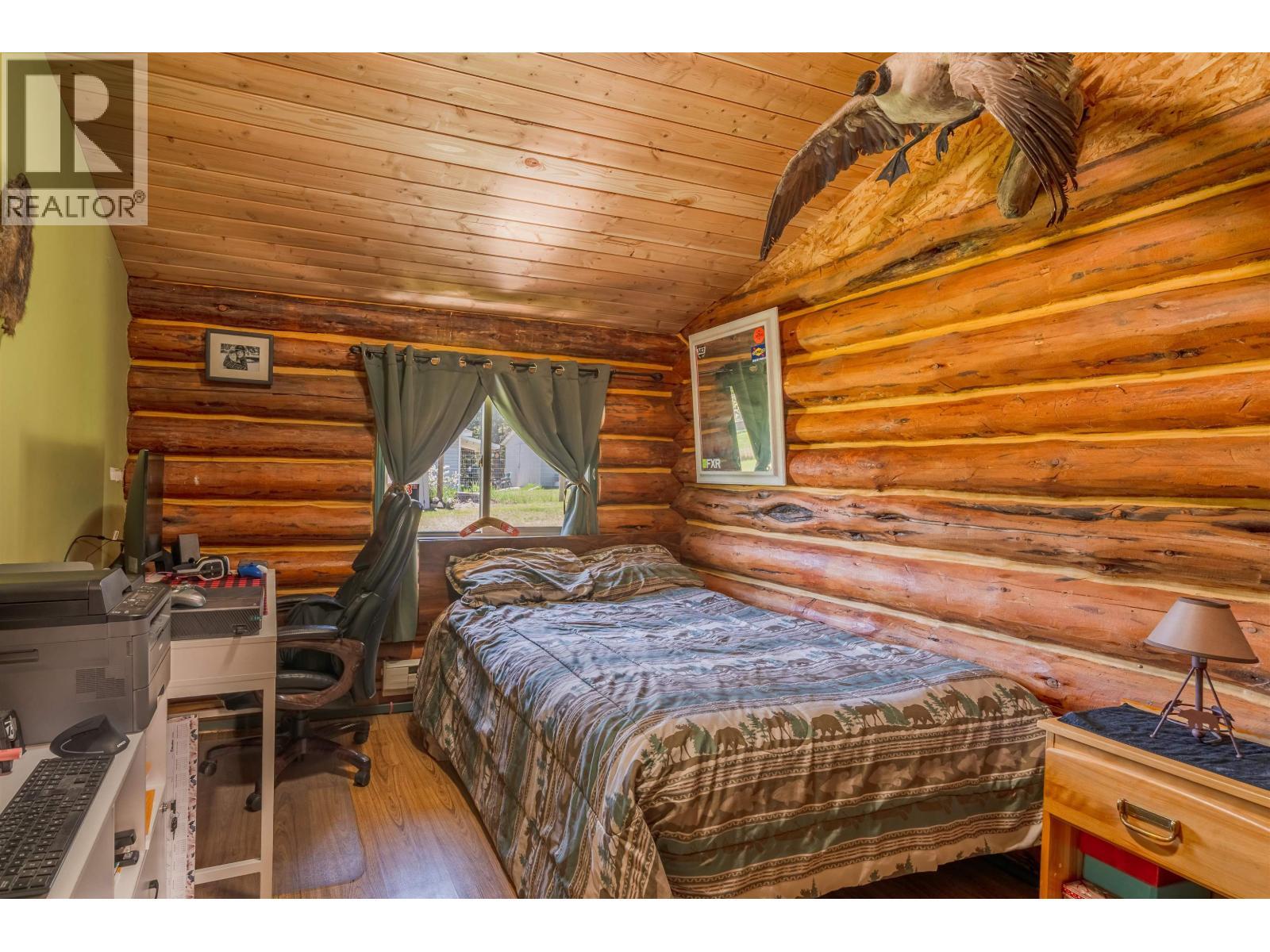 5134 Perkins Road, Forest Grove, BC - Indoor Photo Showing Bedroom