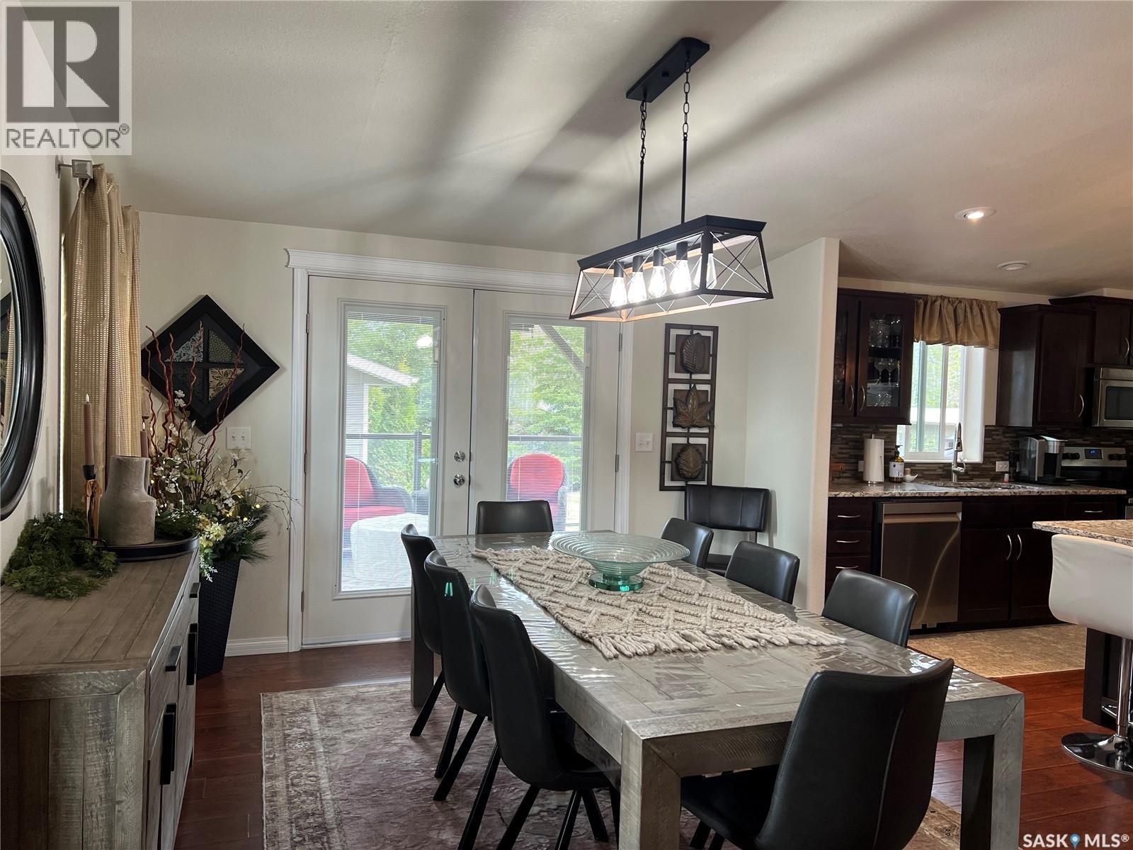 208 2Nd Avenue Se, Dorintosh, SK - Indoor Photo Showing Dining Room