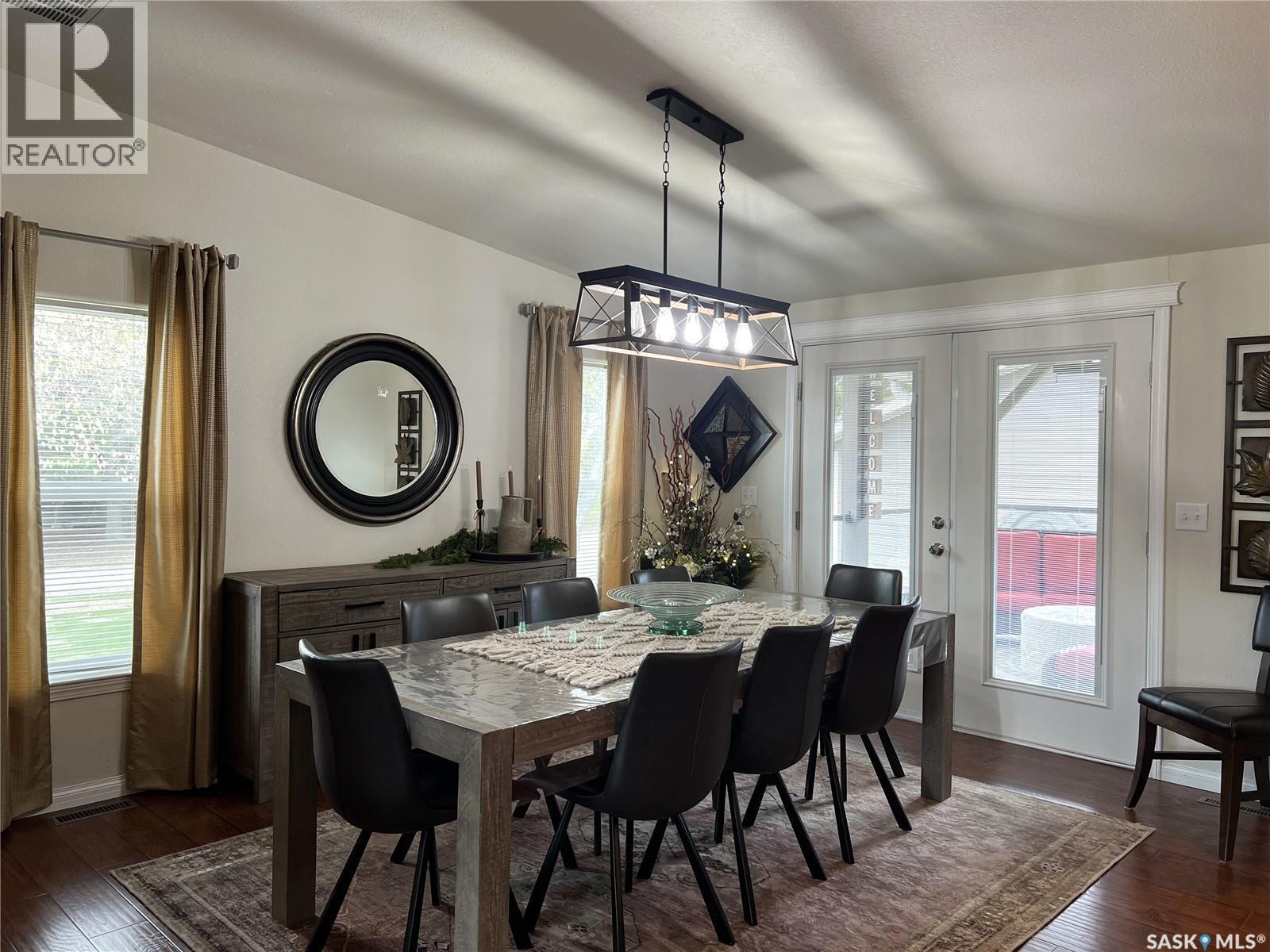 208 2Nd Avenue Se, Dorintosh, SK - Indoor Photo Showing Dining Room
