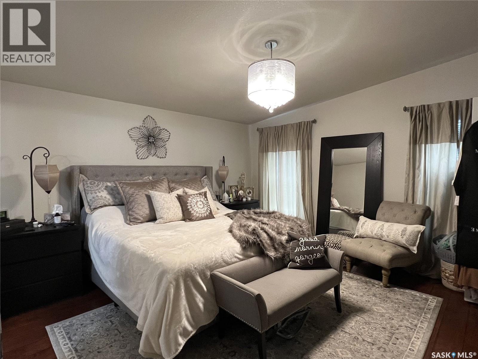 208 2Nd Avenue Se, Dorintosh, SK - Indoor Photo Showing Bedroom