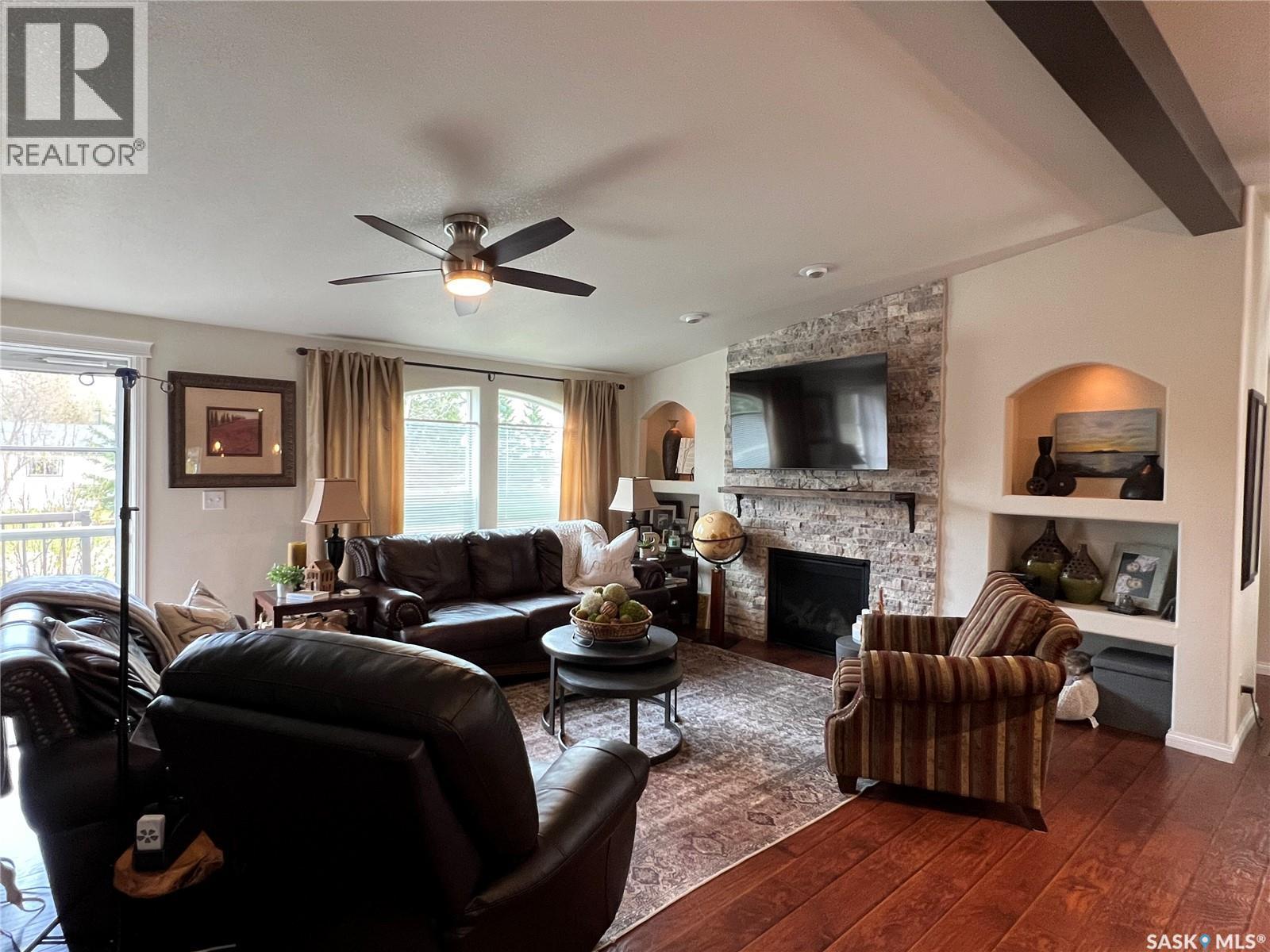 208 2Nd Avenue Se, Dorintosh, SK - Indoor Photo Showing Living Room With Fireplace