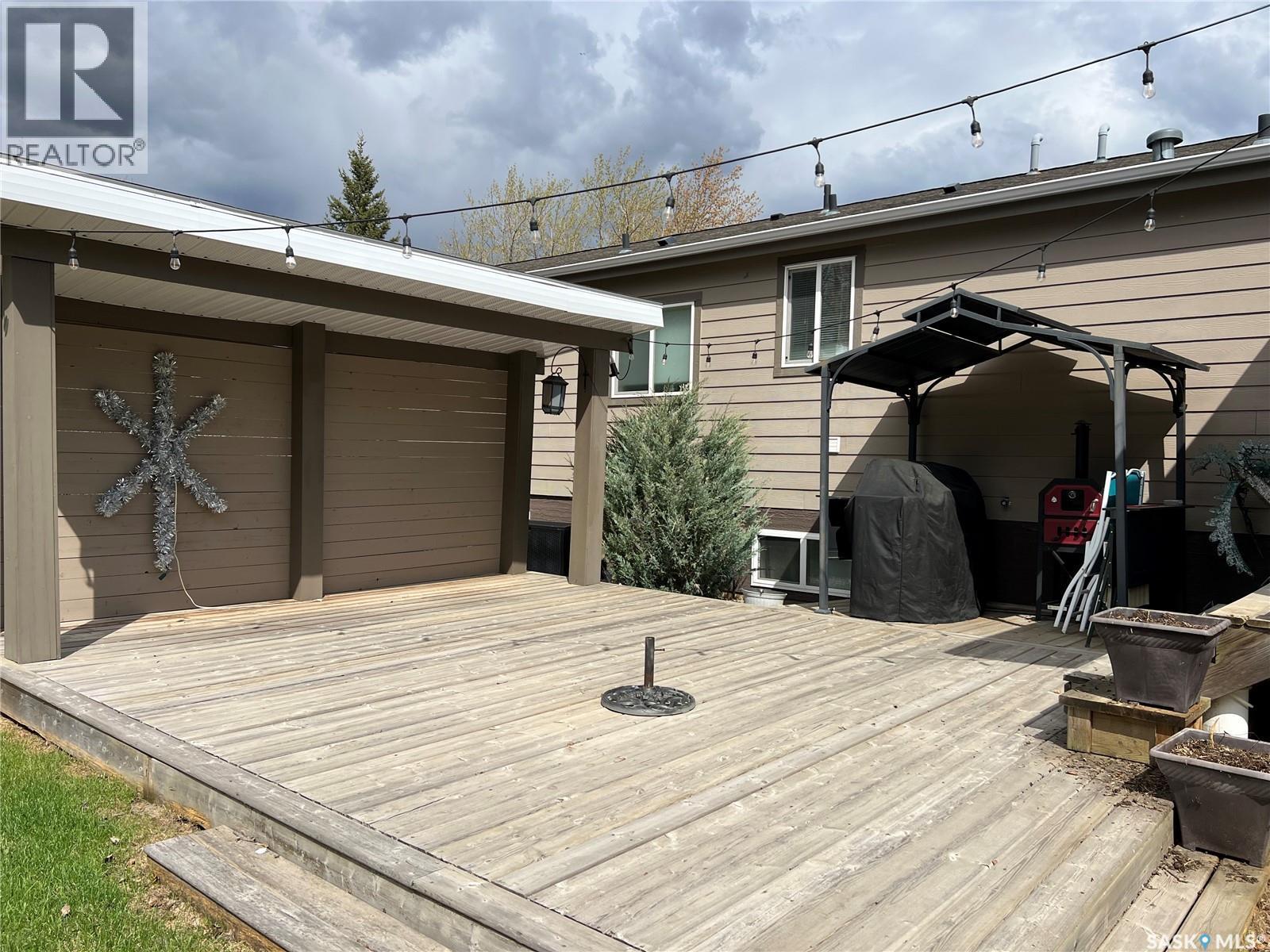 208 2Nd Avenue Se, Dorintosh, SK - Outdoor With Deck Patio Veranda With Exterior