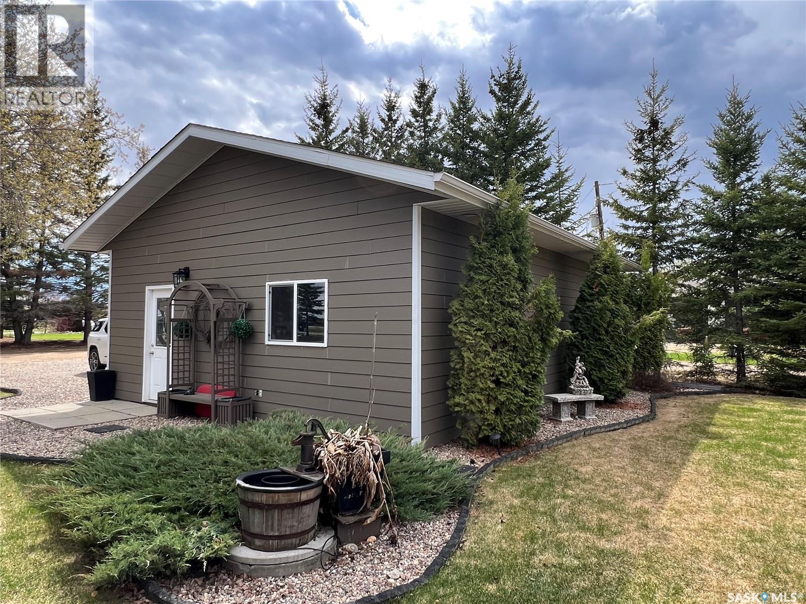 208 2Nd Avenue Se, Dorintosh, SK - Outdoor