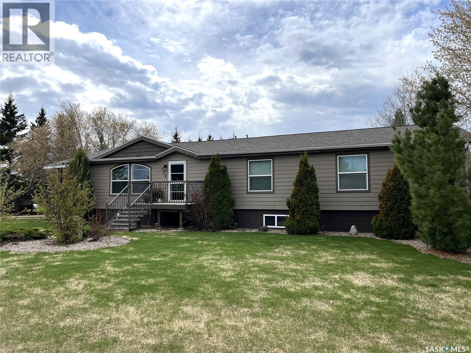 208 2Nd Avenue Se, Dorintosh, SK - Outdoor With Deck Patio Veranda With Facade