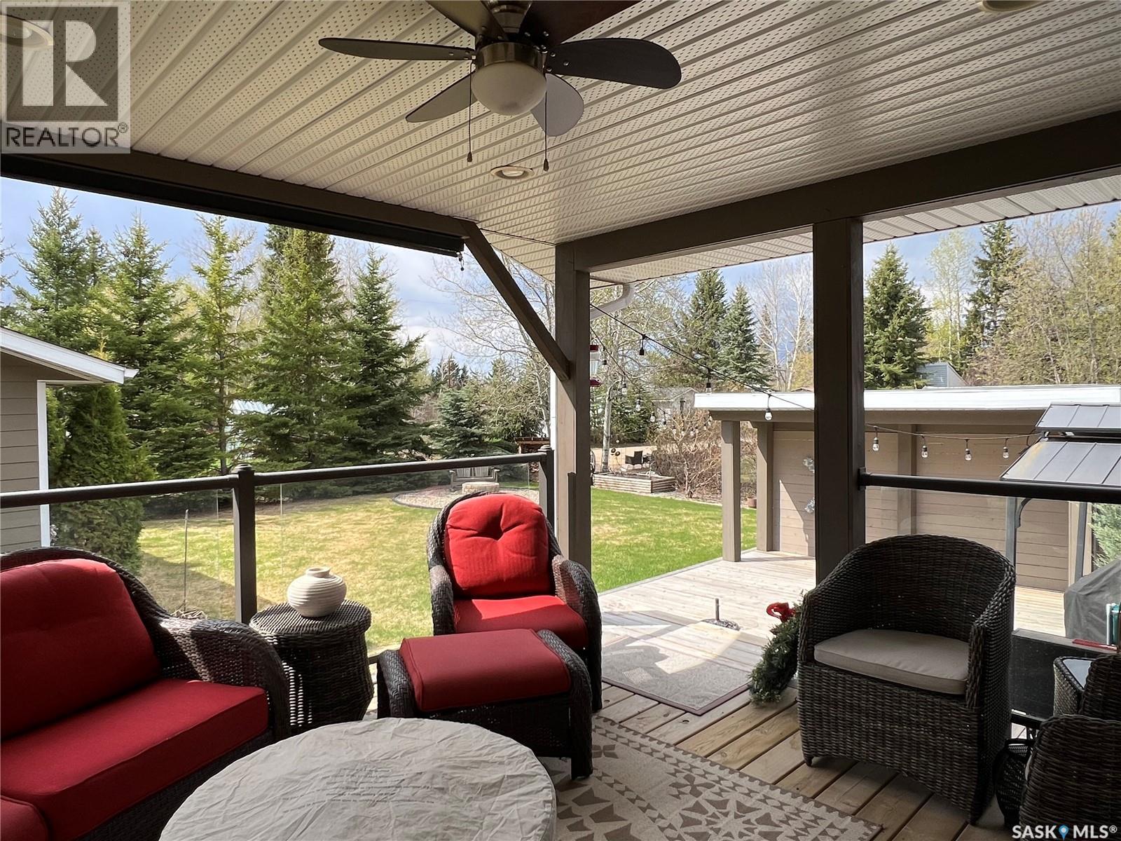 208 2Nd Avenue Se, Dorintosh, SK - Outdoor With Deck Patio Veranda With Exterior