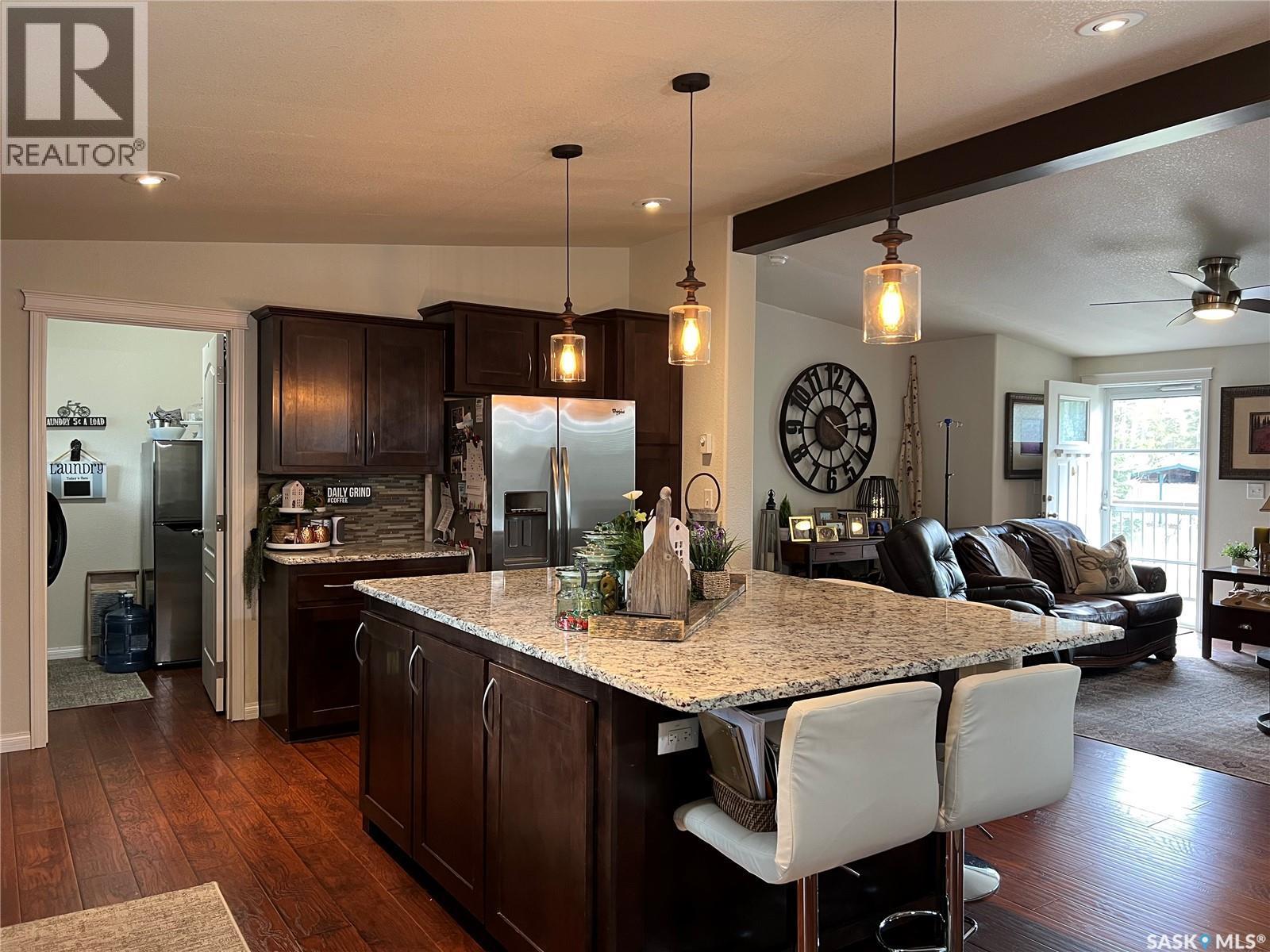 208 2Nd Avenue Se, Dorintosh, SK - Indoor Photo Showing Kitchen With Upgraded Kitchen