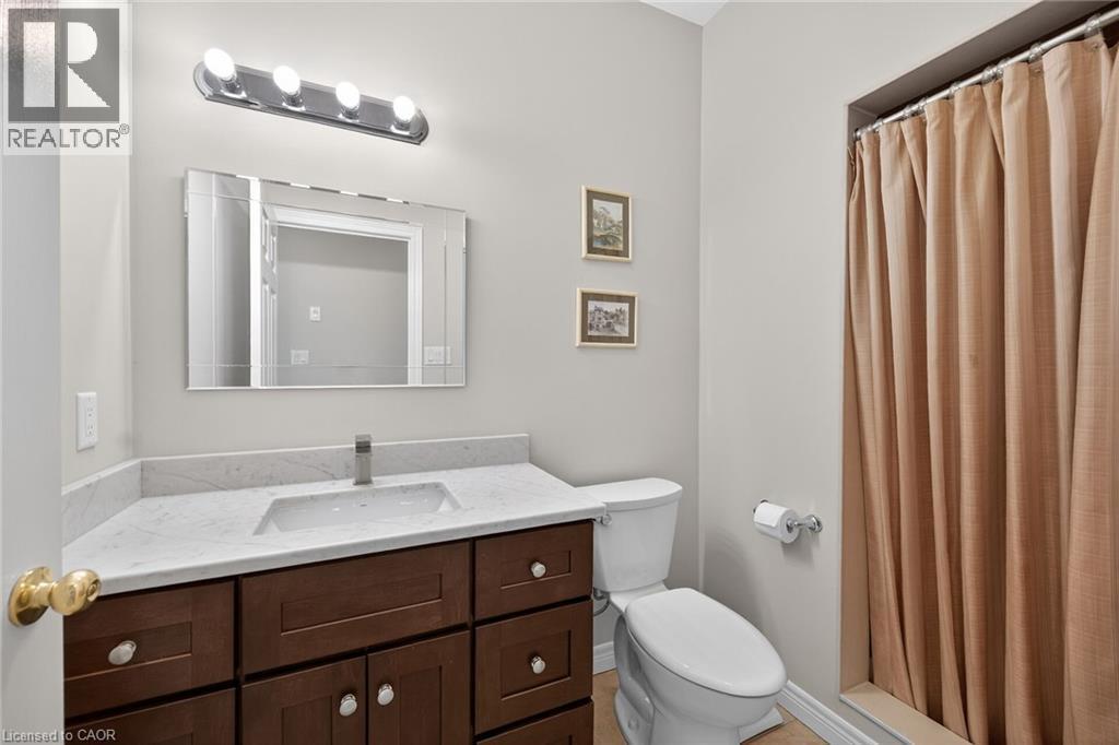 9 Grovetree Trail, Hamilton, ON - Indoor Photo Showing Bathroom
