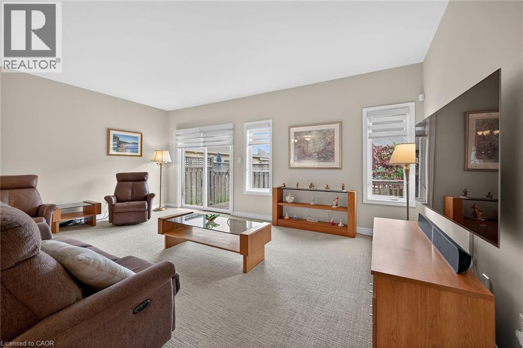 9 Grovetree Trail, Hamilton, ON - Indoor Photo Showing Living Room