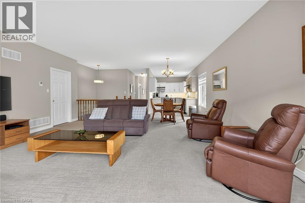 9 Grovetree Trail, Hamilton, ON - Indoor Photo Showing Living Room