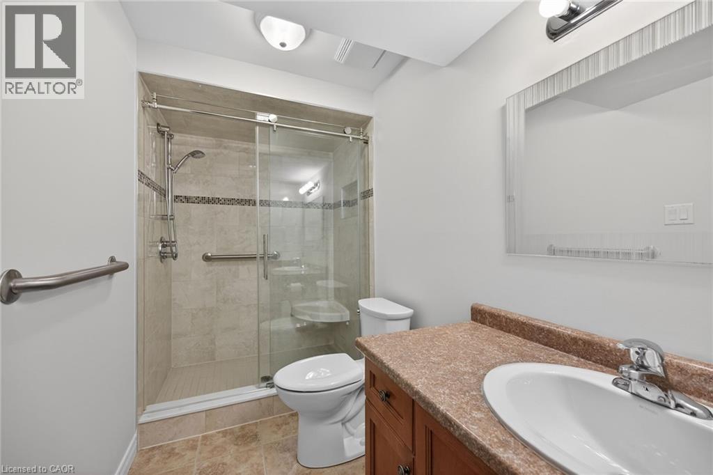 9 Grovetree Trail, Hamilton, ON - Indoor Photo Showing Bathroom