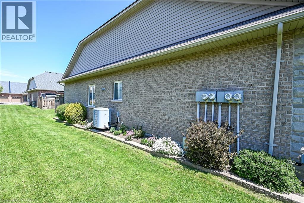 9 Grovetree Trail, Hamilton, ON - Outdoor