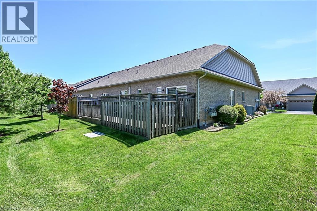 9 Grovetree Trail, Hamilton, ON - Outdoor