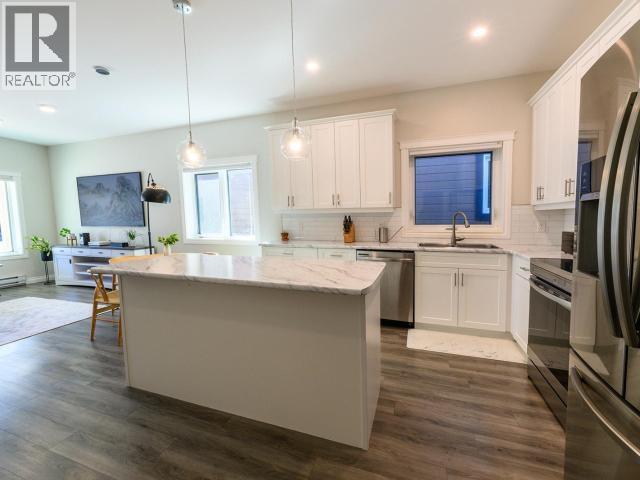 36 Eugene Avenue, Whitehorse, YT - Indoor Photo Showing Kitchen With Upgraded Kitchen