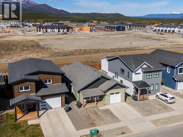 36 Eugene Avenue, Whitehorse, YT - Outdoor
