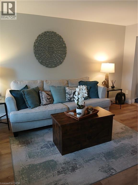 222 Scott Road, Cambridge, ON - Indoor Photo Showing Living Room