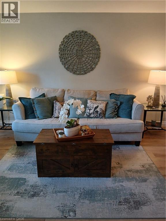 222 Scott Road, Cambridge, ON - Indoor Photo Showing Living Room