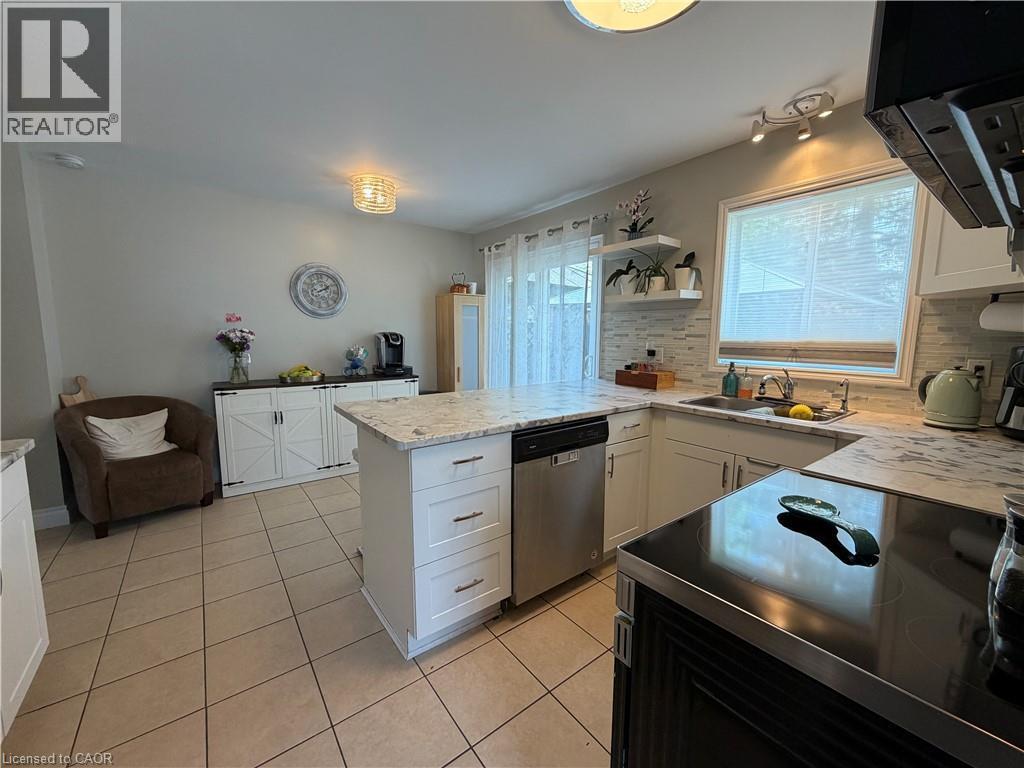 222 Scott Road, Cambridge, ON - Indoor Photo Showing Kitchen