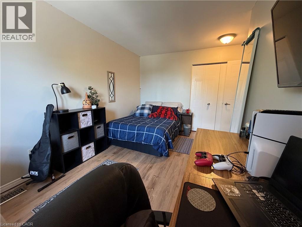 222 Scott Road, Cambridge, ON - Indoor Photo Showing Bedroom