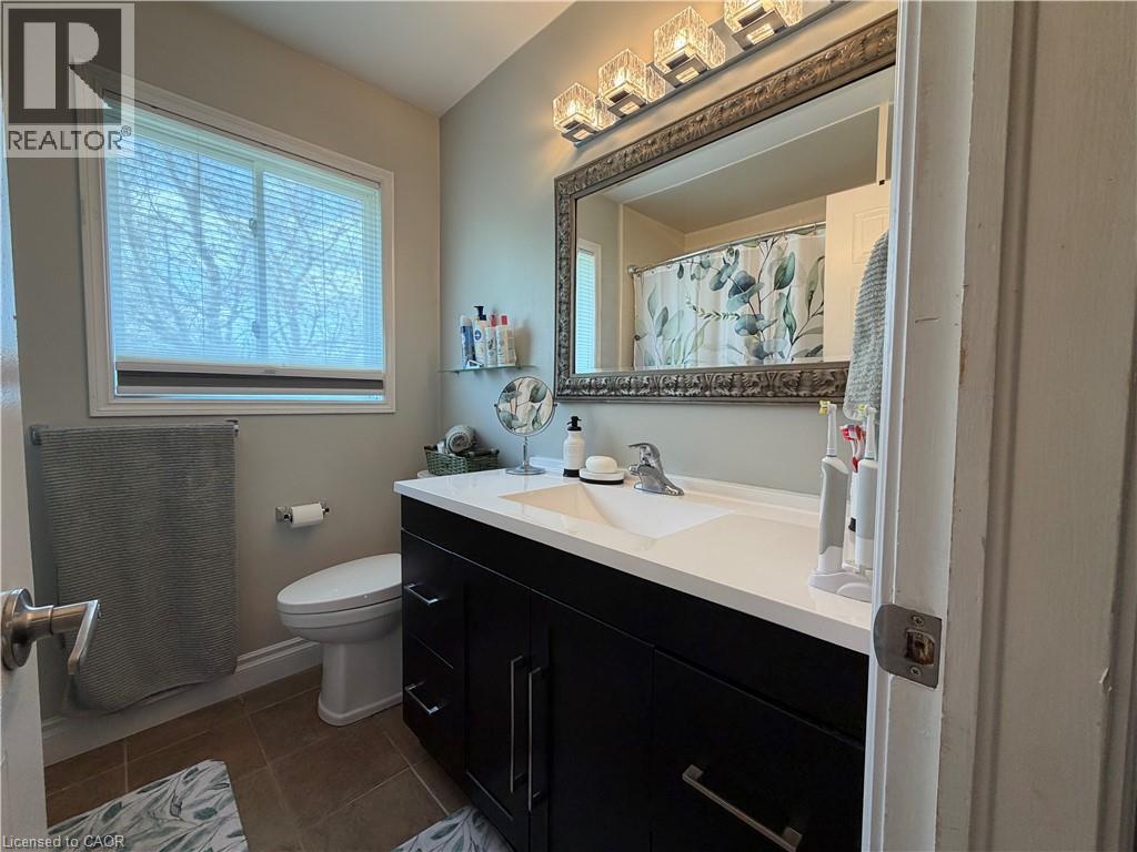 222 Scott Road, Cambridge, ON - Indoor Photo Showing Bathroom
