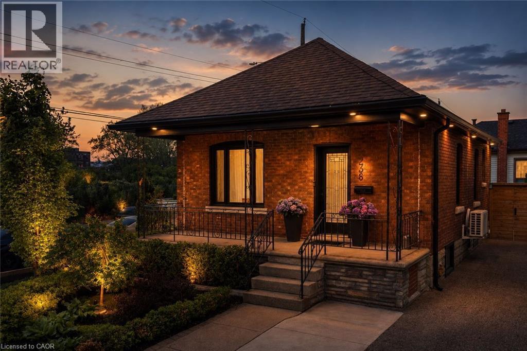236 Macaulay Street E, Hamilton, ON - Outdoor With Deck Patio Veranda