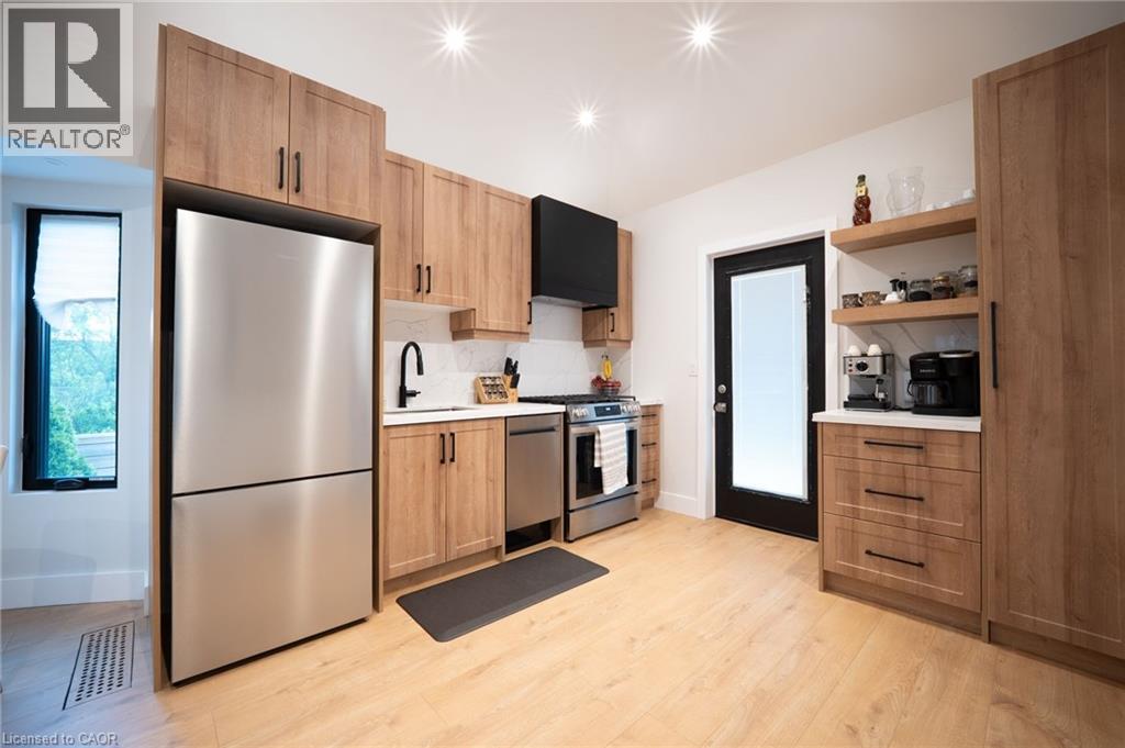 236 Macaulay Street E, Hamilton, ON - Indoor Photo Showing Kitchen