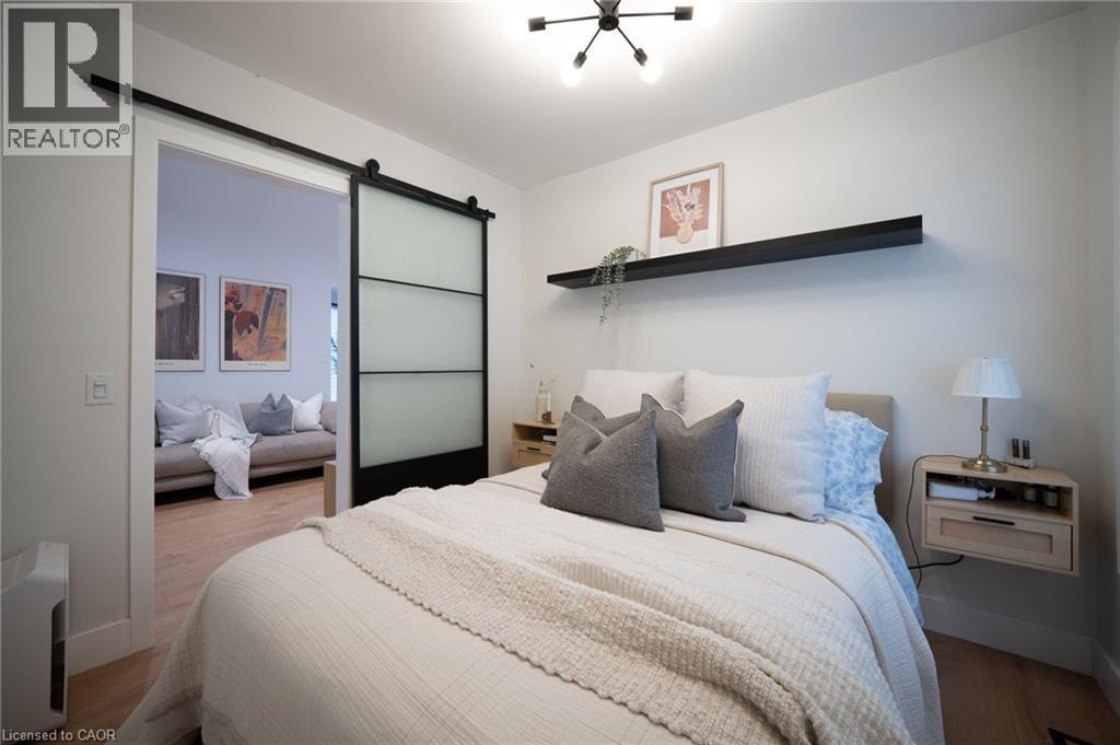 236 Macaulay Street E, Hamilton, ON - Indoor Photo Showing Bedroom