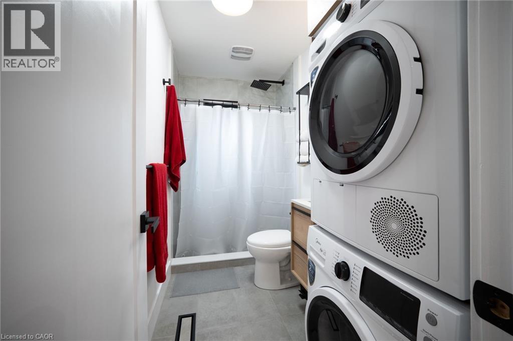 236 Macaulay Street E, Hamilton, ON - Indoor Photo Showing Laundry Room