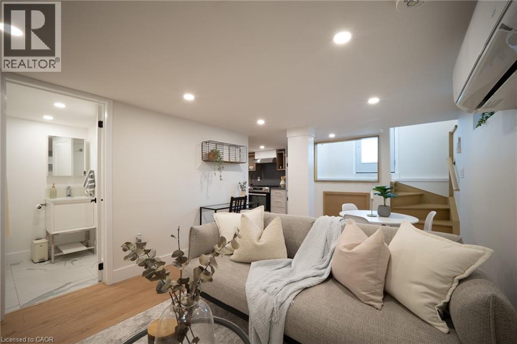 236 Macaulay Street E, Hamilton, ON - Indoor