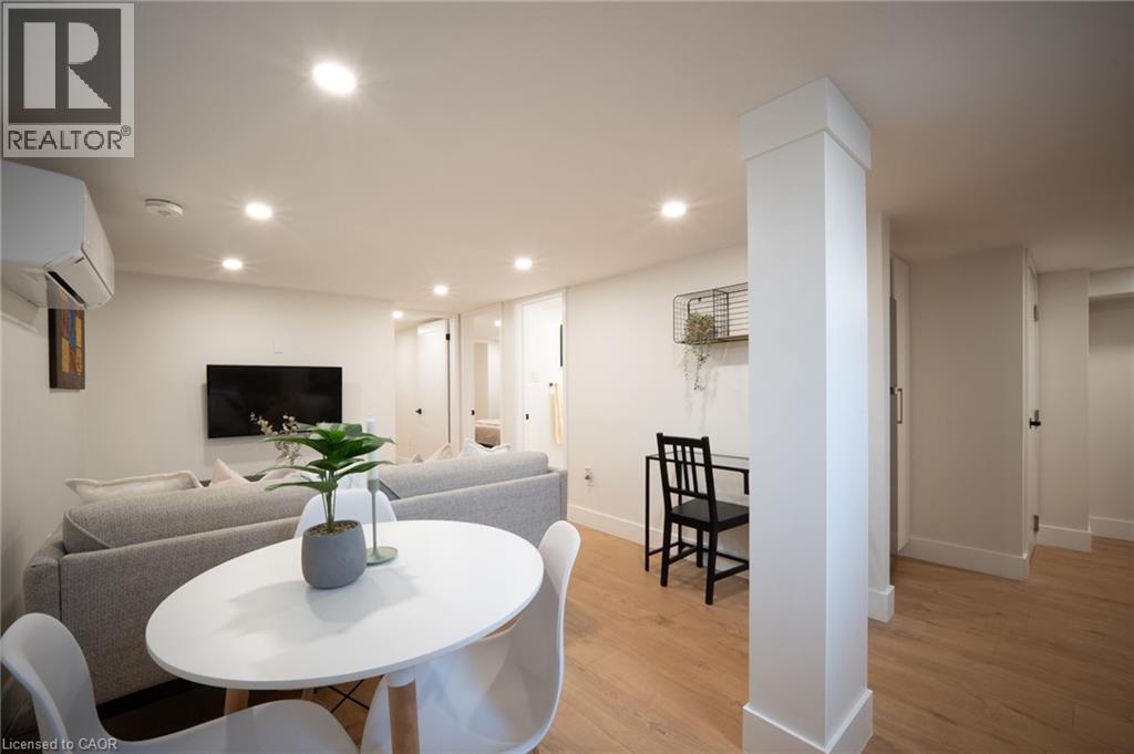 236 Macaulay Street E, Hamilton, ON - Indoor Photo Showing Dining Room