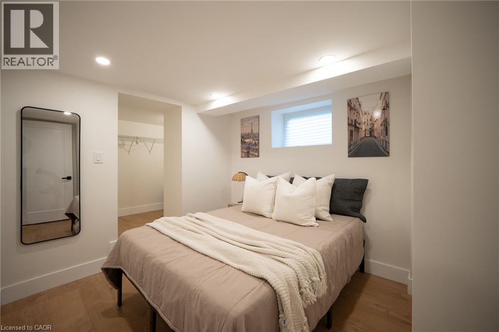 236 Macaulay Street E, Hamilton, ON - Indoor Photo Showing Bedroom