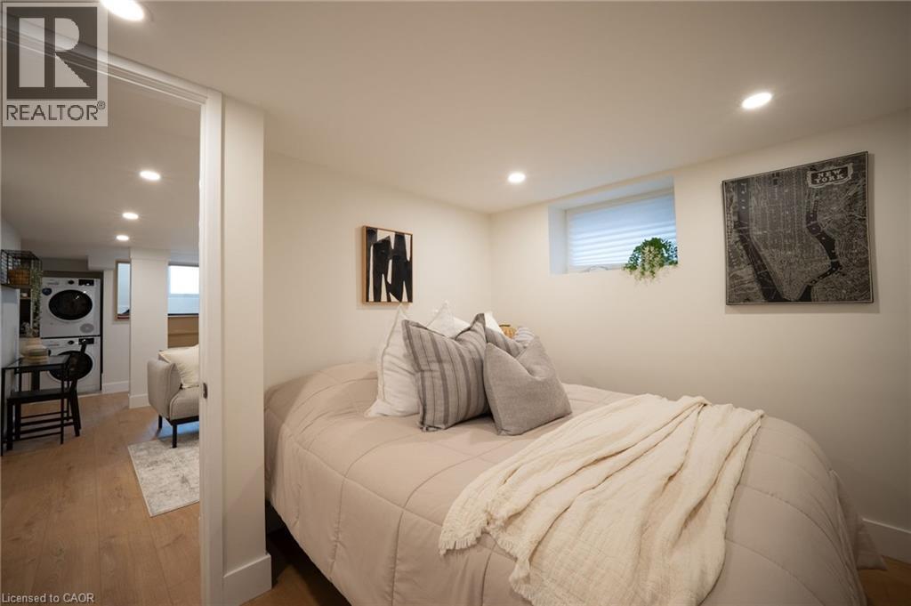 236 Macaulay Street E, Hamilton, ON - Indoor Photo Showing Bedroom