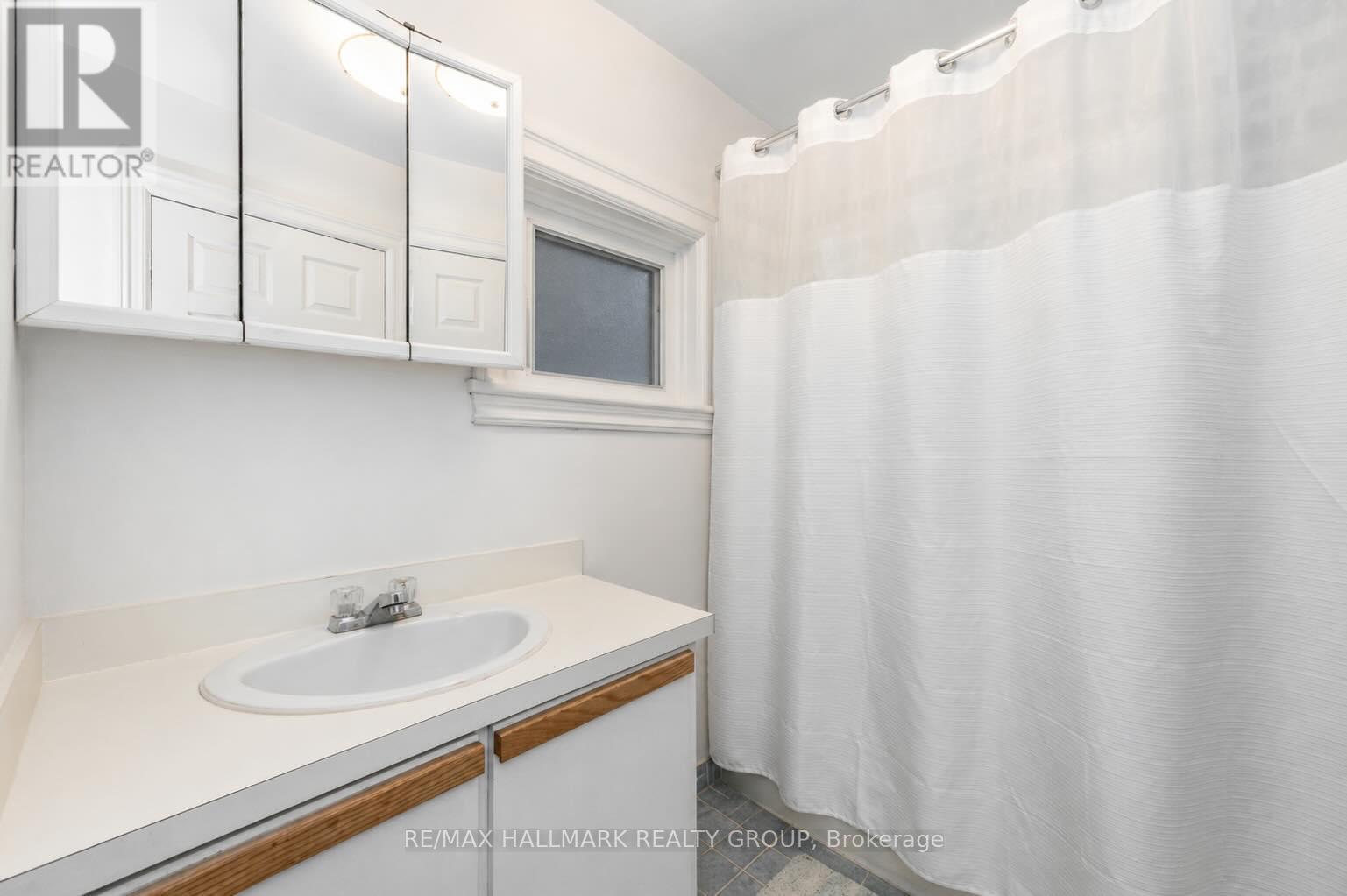 121 Osgoode Street, Ottawa, ON - Indoor Photo Showing Bathroom