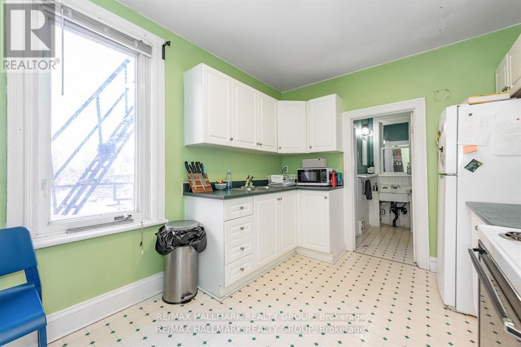 Apt 2 Kitchen - 121 Osgoode Street, Ottawa, ON - Indoor Photo Showing Kitchen