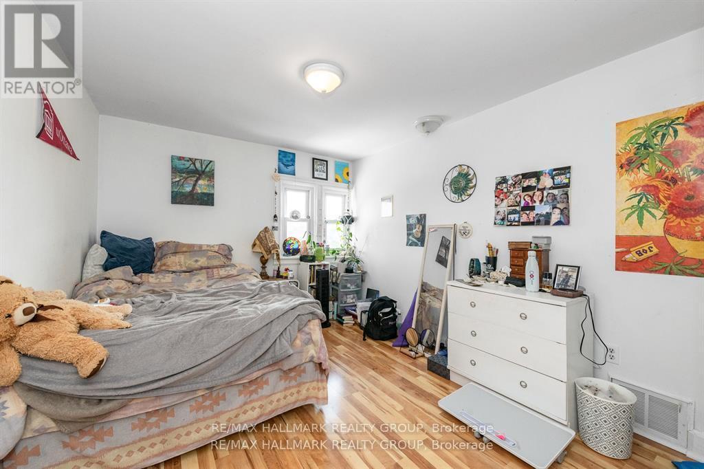 Apt 3 Bed 1 - 121 Osgoode Street, Ottawa, ON - Indoor Photo Showing Bedroom