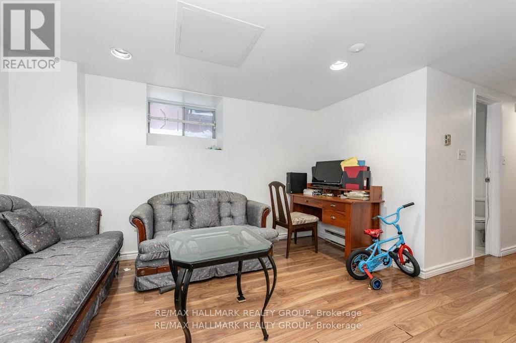 Apt 4 Living Room - 121 Osgoode Street, Ottawa, ON - Indoor