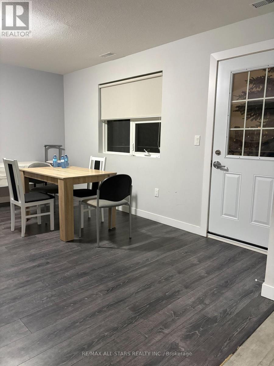 219 - 338 Albert Street, Waterloo, ON - Indoor Photo Showing Dining Room