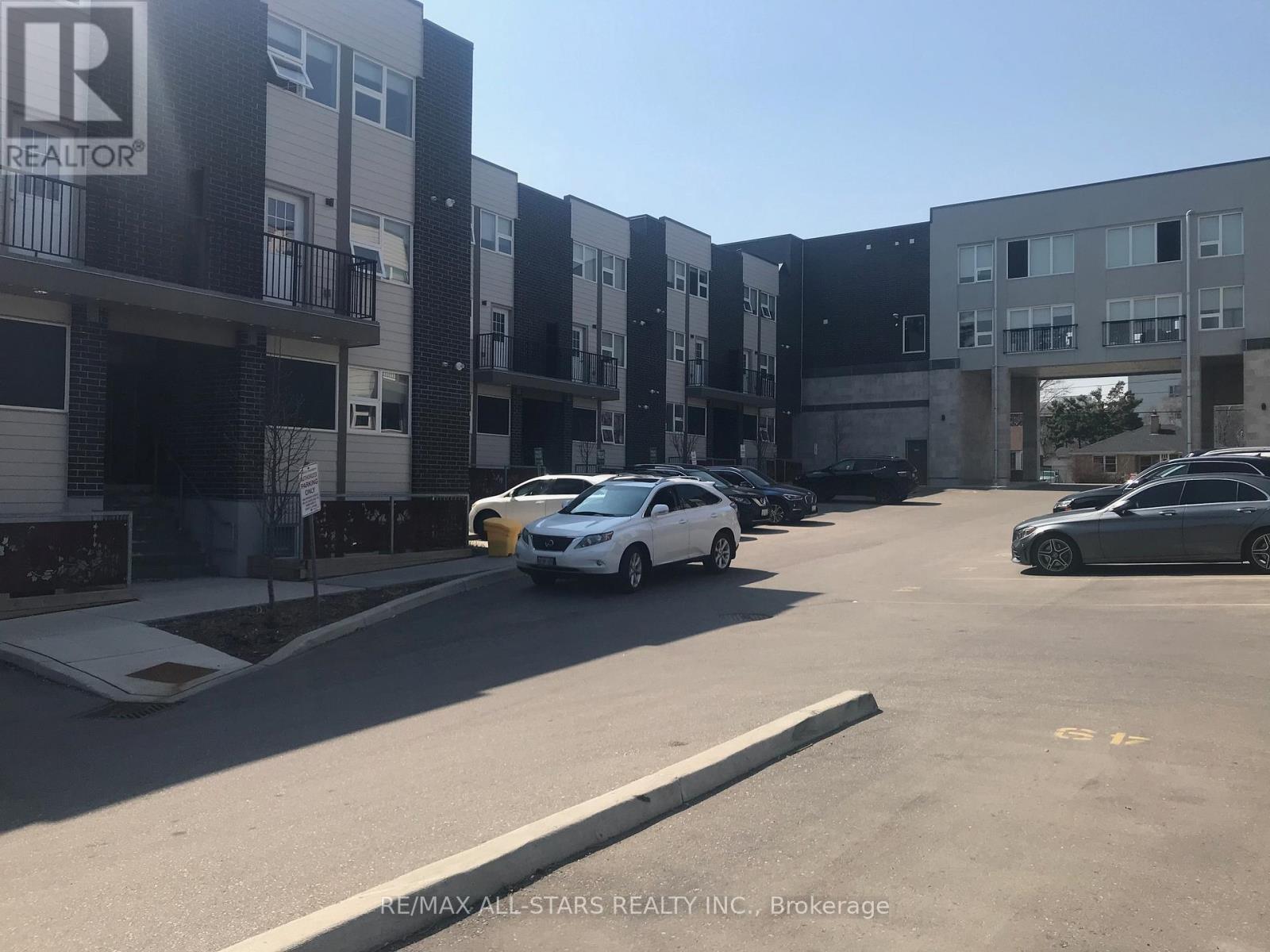 219 - 338 Albert Street, Waterloo, ON - Outdoor